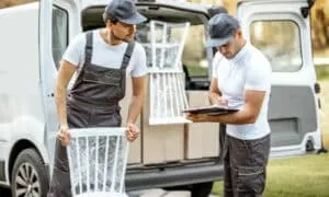 Per il trasloco dei mobili è possibile utilizzare diversi mezzi di trasporto, a seconda delle dimensioni e del peso degli oggetti da trasportare