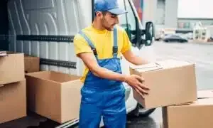 È importante fornire ai dipendenti istruzioni chiare su come etichettare e imballare i loro oggetti personali